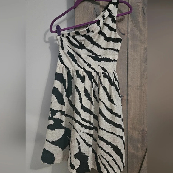 TIBI 100% wool one shoulder zebra print mini dress. Size 6 - Picture 7 of 10